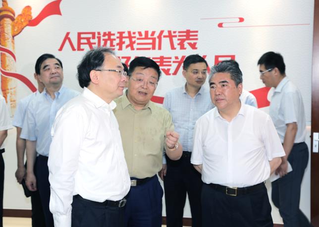 省人大常委会常务副主任李幼敏一行 光临人生就是博药业调研